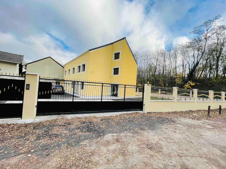 Masion Belle Vue Lägenhet Sarcelles Exteriör bild