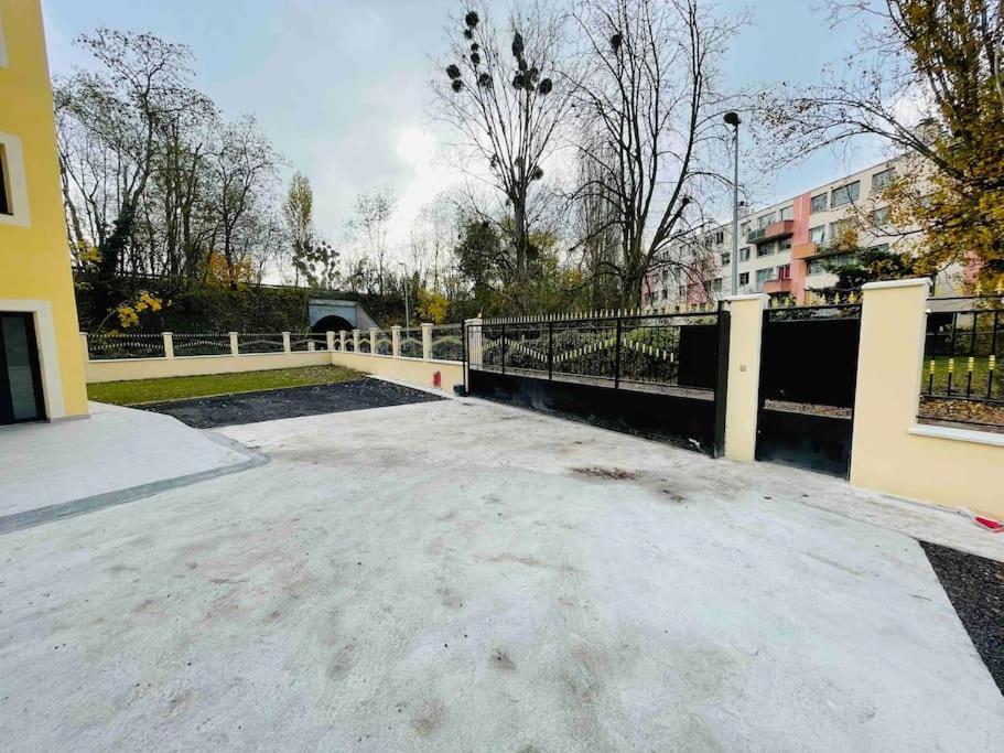 Masion Belle Vue Lägenhet Sarcelles Exteriör bild